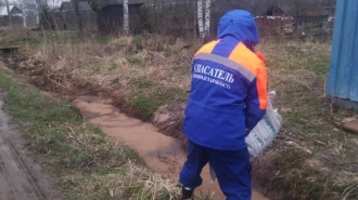 В Ленобласти спасатели обработали сорбентом разлив нефтепродуктов 