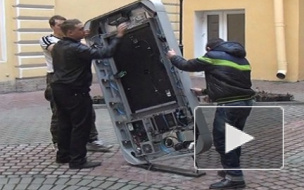 В Петербурге снесли памятник Стиву Джобсу, чтобы уберечь детей от пропаганды гомосексуализма