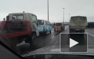 Видео: на КАД столкнулись три автомобиля 