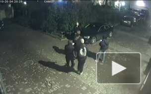 На Лиговском подростки ночью разгромили припаркованный автомобиль