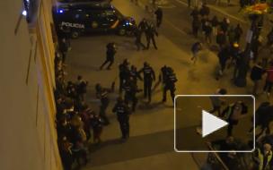 СМИ: в Испании на акциях протеста против ареста рэпера задержали около 48 человек