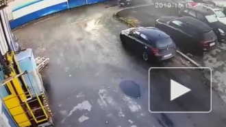 Директор автоцентра сбил 24-летнюю девушку на Чугунной улице