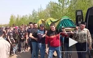 В Казани похоронили закрывшую собой школьников при стрельбе учительницу