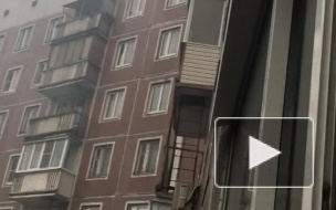 При пожаре на Авиаконструкторов трое жильцов спрыгнули с пятого этажа