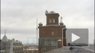 Видео: петербургский "мини-ураган" сносит кровлю крыш 
