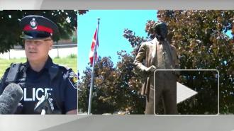 В Канаде осквернили памятник экс-премьеру и отцу нынешнего лидера