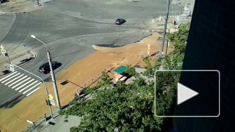 Видео: перекресток Перекрёсток Авиаконструкторов и Илюшина затопило грязью