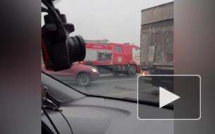 "Газель" и два автомобиля собрали пробку на КАД у Вантового моста
