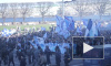 Фанаты «Зенита» движутся колонной со стороны Дворцовой в сторону «Петровского» 