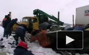Видео смертельного ДТП из Челябинска: КамАЗ протаранил фуру