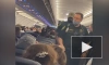Задержание "дымящей" в лицо попутчикам пассажирки самолета попало на видео