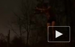 Очевидцы сняли на видео голыша, забравшегося на ограду Юсуповского сада