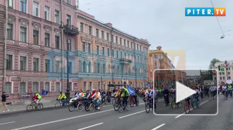 Видео: В Петербурге проходит велозабег ко Дню города