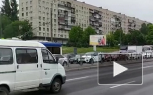 Видео: водители застряли в пробке на Типанова из-за массового ДТП
