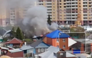 В Тюмени загорелся дом на улице Агеева: появилось видео