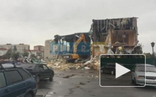 В Колпино продолжается снос ТК "Нева"