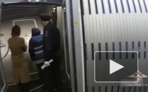 Дебошир закурил в салоне самолёта, а после снял погоны с полицейского