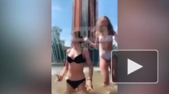 Видео танца российских школьниц в бикини у мемориала Победы заинтересовало МВД