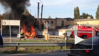 Появилось видео жесткого ДТП в Батайске, после которого машина взорвалась и сгорела