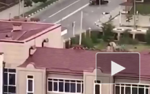 Видео из Грозного: Мужчина напал на пост ДПС, ранил двух сотрудников и был ликвидирован