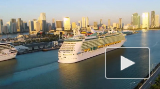 В порту Барселоны круизный лайнер поместили на карантин