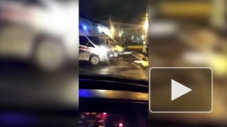 В Омске больных COVID-19 из-за нехватки коек привезли к зданию Минздрава