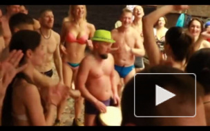 Петербургские "моржи" открыли купальный сезон у стен Петропавловки