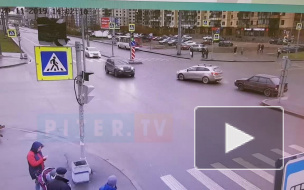 Видео: на перекрестке Кузнецова и Ленинского столкнулись Kia Ceed и Škoda