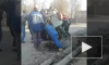 Видео: петербуржцы перевернули каршеринговое авто 