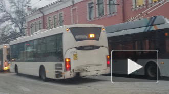 На Кондратьевском проспекте столкновение двух иномарок спровоцировало пробку из трамваев