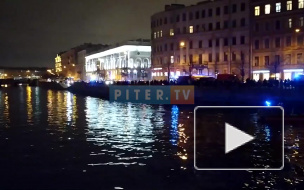 В воды Фонтанки упал автомобиль с мужчиной и двумя детьми