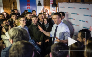 Подарки со смыслом "без регистрации и СМС": Навальному подарили тюремную робу