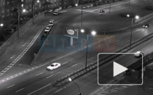 Автомобиль влетел в ограждение на проспекте Косыгина