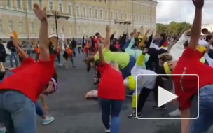 На Дворцовой площади проходит спортивный праздник "Питерский заряд"