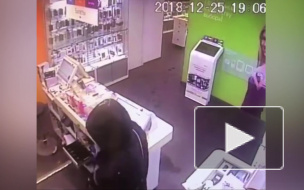 Полицейских, ликвидировавших банду налетчиков на салоны связи, наградят