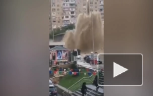 В Баку затопило улицы из-за аварии на магистральном водопроводе