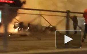 В Сети появилось видео горящего после взрыва автомобиля в Санкт-Петербурге