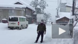 В Японии из-за аномального снегопада пострадали 13 человек