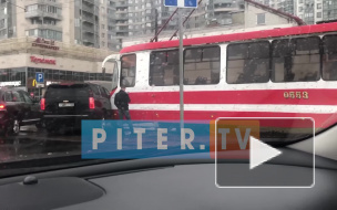 На улице Композиторов произошло ДТП с трамваем