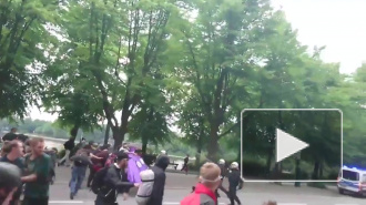 Гамбург в огне: столкновение протестующих с полицией на фото и видео