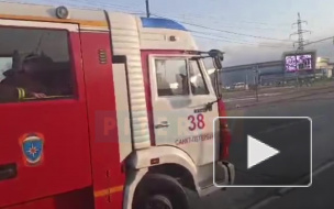 К разрушенному СКК "Петербургский" подъезжают экстренные службы