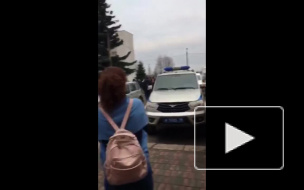 Появилось видео эвакуации из ЛГУ им. Пушкина в Петербурге