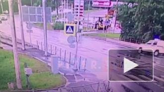На Петровской улице перевернулся УАЗ Патриот с полицейскими 