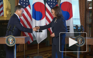 Вице-президента США раскритиковали за невежливый жест