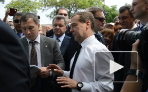 Появилось видео разговора Медведева с крымчанами об индексации пенсий