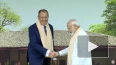 Премьер Индии подарил Лаврову шарф с символами G20