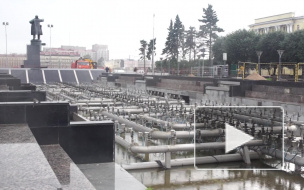 На площади Ленина из-за устаревшего трубопровода затопило проезжую часть