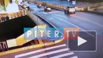 У пешеходного перехода в районе Смежного моста столкнулись две иномарки