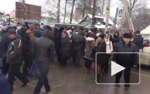 Горячее видео: Пайщики ЖК "Силы природы" полностью перекрыли движение на Токсовском шоссе в Мурино