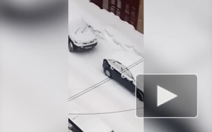 Видео: водитель грузовика не пропустил машину скорой помощи в Центральном районе Новосибирска